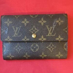 Louis Vuitton Black and Gold Monogram Clutch